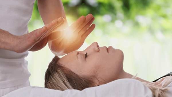 Reiki | Como é a terapia com Reiki? | Cura doenças?